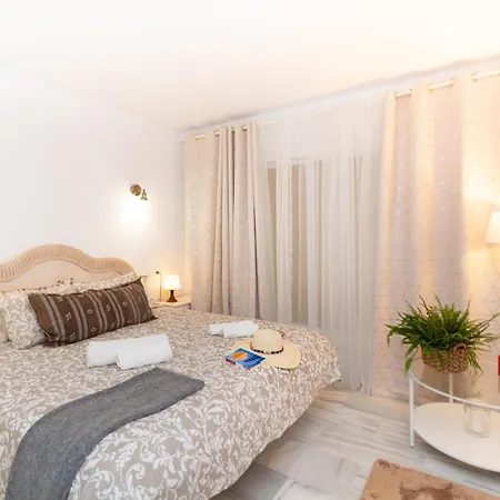 아파트 Calahonda Elegance With Pool And Sea View - Happy