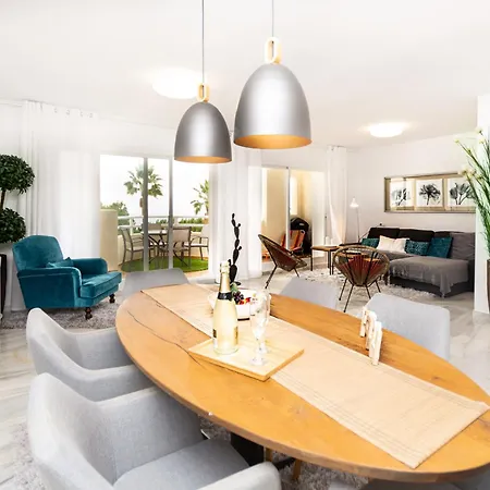 아파트 Calahonda Elegance With Pool And Sea View - Happy