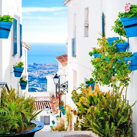 아파트 Calahonda Elegance With Pool And Sea View - Happy